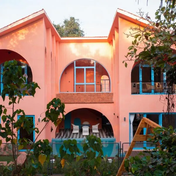 Baia Luxe 3BHK Villa Pool & Jacuzzi, Mandrem Goa, hotel in Mandrem