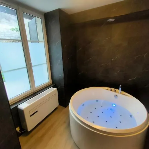 Suite Beaulieu 1 - Jacuzzi et Clim, hotel in Angoulême