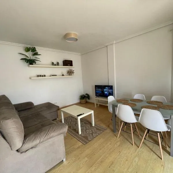 Atico La Roda con Parking y Terraza, hotel v destinácii La Roda