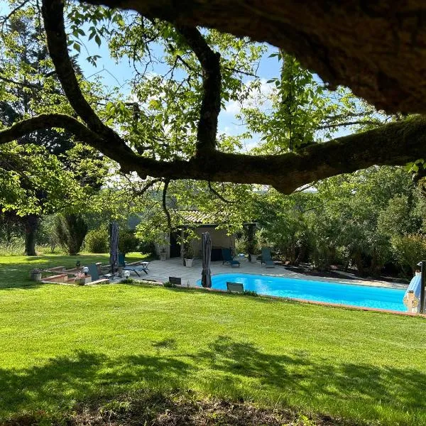 Gite de La Rastelle au coeur de la nature, hotel em Savignac-de-Duras