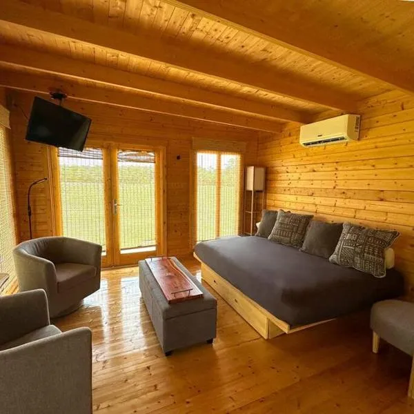 Tranquil Modern Farm Cabin, hotel in Smyrna