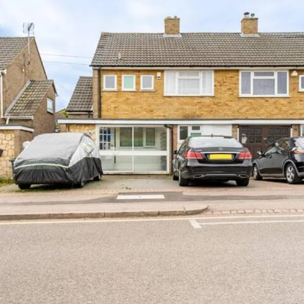Luton Airport House in Quiet and a very Pleasant Area, Near London Luton Airport, hotel v Lutonu