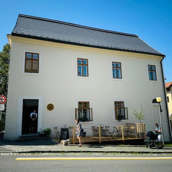 Kavárna a ubytování U námořníka na Faře, hotel v Hukvaldech