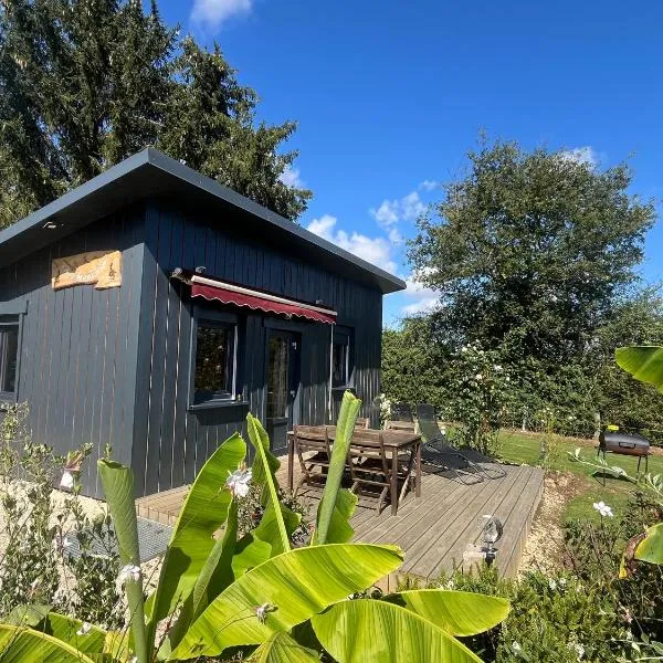 Chalet au calme avec terrasse sur belle propriété, hotel em Saint-Denis-sur-Ouanne