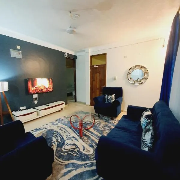 2 bedroom all ensuite located behind Go kart 5 minutes walk to the beach near Severin lodge Neptune beach Cowrie shell，位于蒙巴萨的酒店