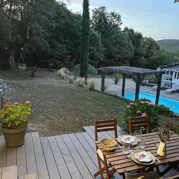 Studio Les Chênes Verts proche Gorges de l'Ardèche, hotel v destinaci Labastide-de-Virac