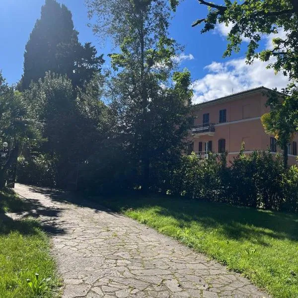 Villetta nel verde, hotel Osimóban