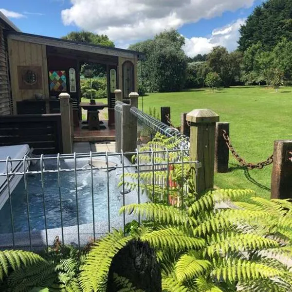 Charming Spacious Rural Otaki Retreat, hotel v destinaci Otaki