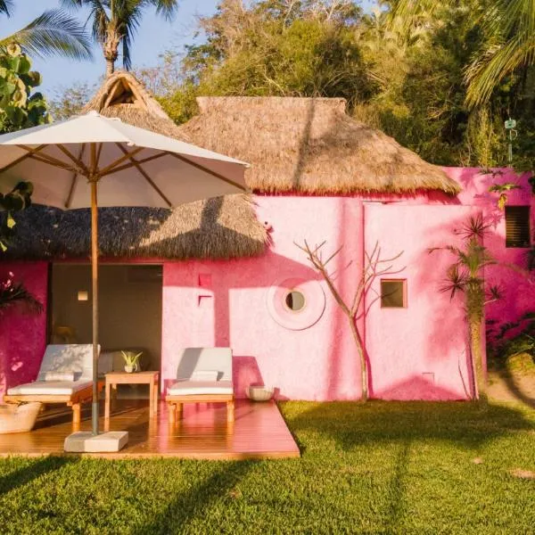 Playa Rosa Bungalows Careyes, hotel v destinaci Careyes