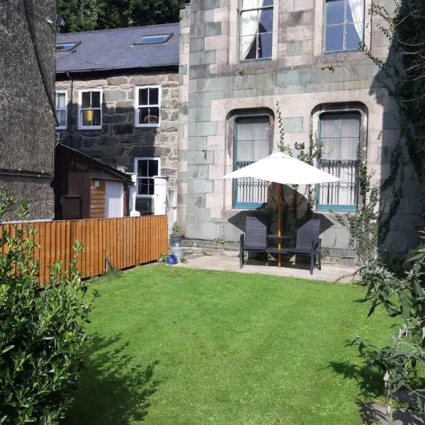 Ground Floor Barmouth Centre Apartment With Garden, hotel in Barmouth