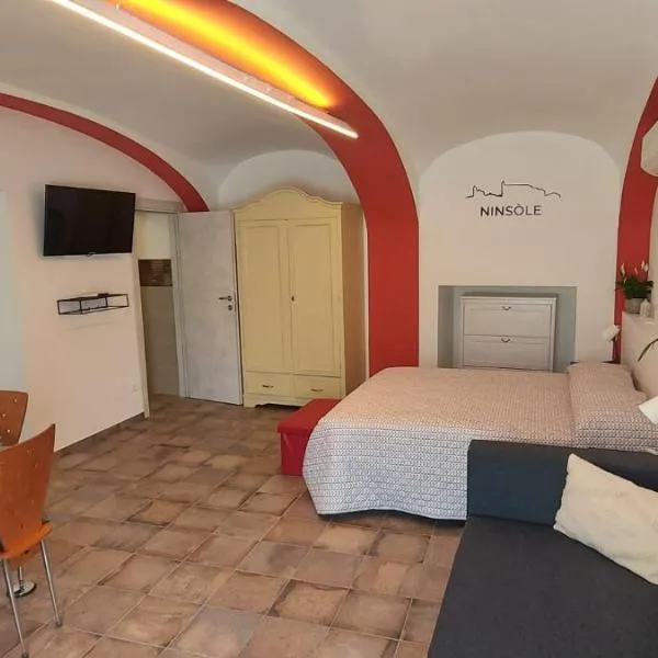 Ninsòle, hotel v destinaci La Morra