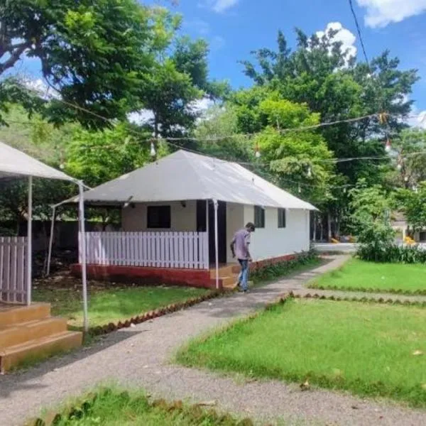 Hiranya Nature Retreat, hotel v mestu Daulatābād