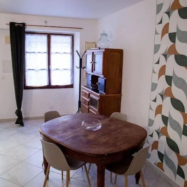 Appartement au cœur du village, hotel v destinaci Remoulins