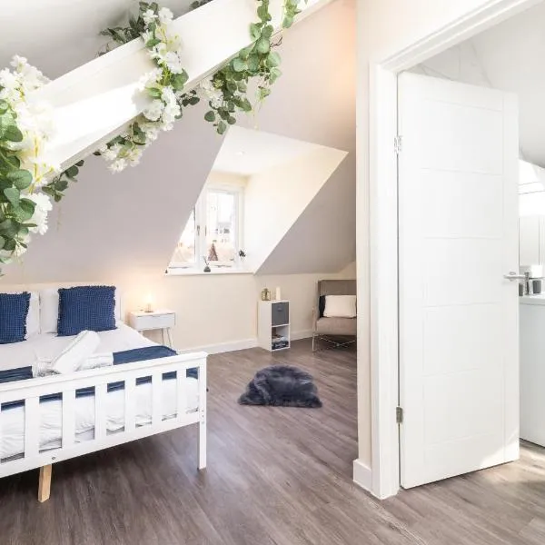 Spacious City Centre 2 Bedroom Penthouse with Cathedral Views, viešbutis mieste Kenterberis