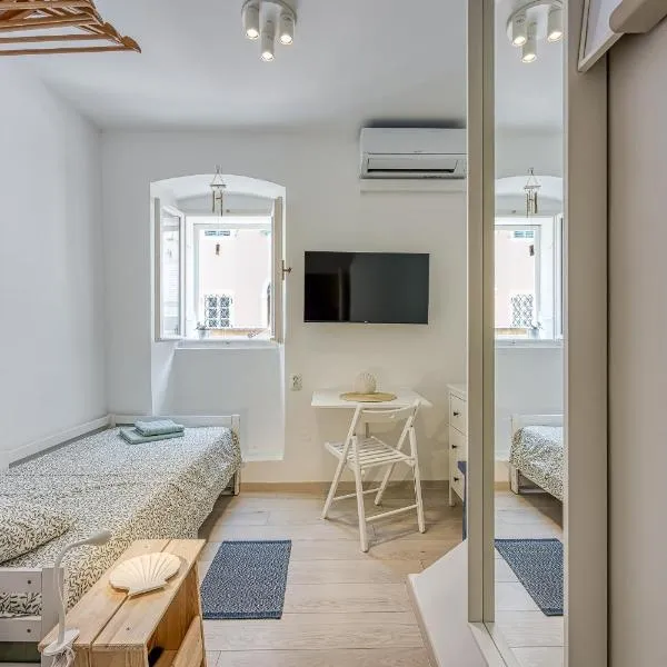 Lasta Lošin Town Rooms - Happy Rentals, hotel Mali Lošinjban