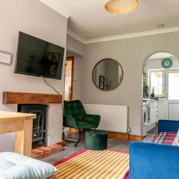 6 Riverside Apart Sleeps 5 NEC 7mins BHX 8mins, hotel in Coleshill