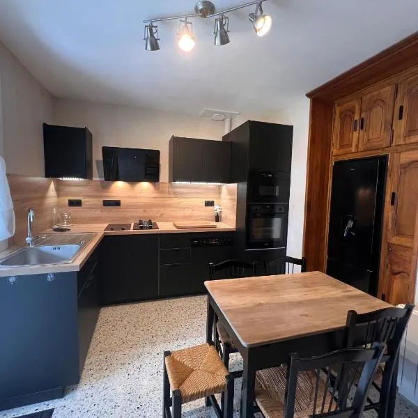 Appartement calme avec jardin dans maison – hotel w mieście Le Poët