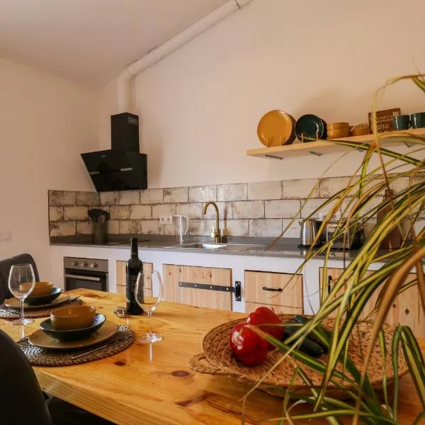 Farm Lodges Olive, Casa Bougainvillea, hotel in Moncarapacho