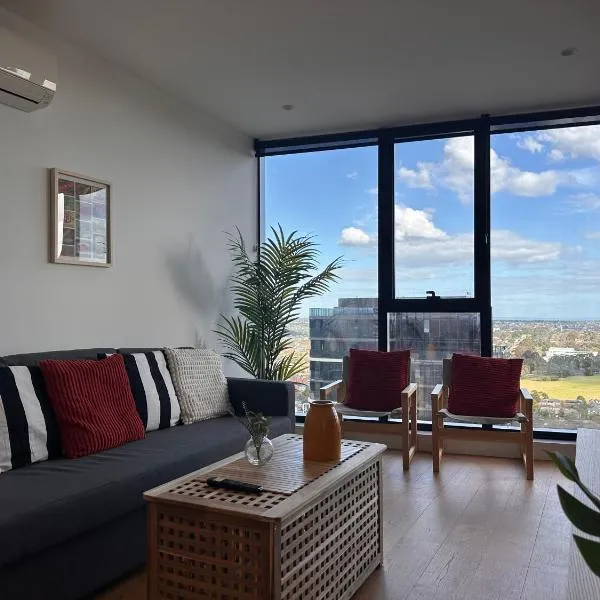Skyview Retreat Whitehorse Tower, Hotel in Box Hill