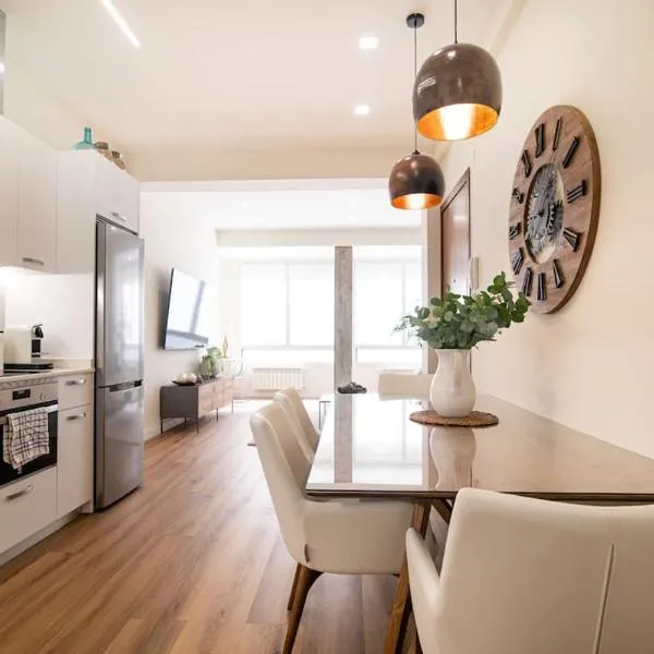 Mirakruz Suites with AC License ESS01902, hotel v destinaci San Sebastián