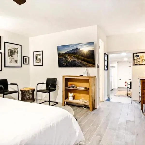 Private Uptown Apt with Rainfall Shower, hotel v destinaci Oklahoma City