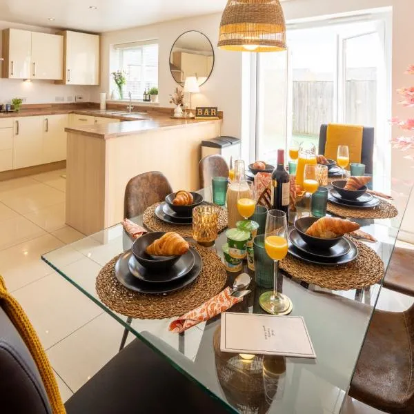 Cozy Glam Patchway Garden House Sleep 9 Mid-Long Term Welcome, hotel in Bristol