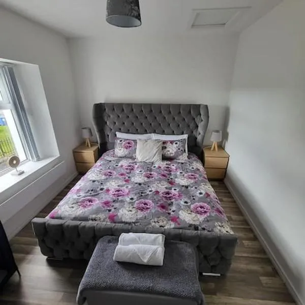 Centrally located 2 bedroom house with garden, ξενοδοχείο σε Omagh