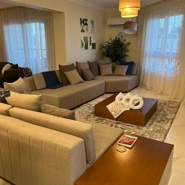 Charming apartment In Heliopolis, hotel en El Cairo