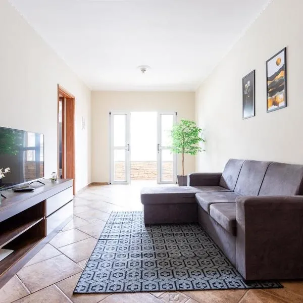 Espaçoso com 2 Quartos, bem tranquilo c/ varanda!, hotel in Poços de Caldas