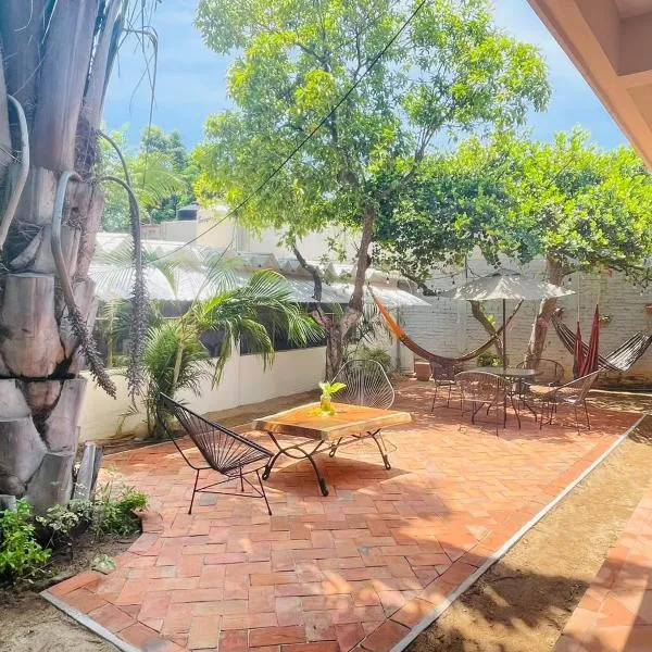 Casa Sixta a 7min del aeropuerto internacional PMX y 2 cuadras terminal autob ADO, hotel a Puerto Escondido
