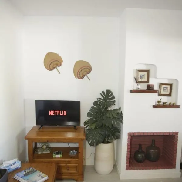 APARTAMENTO CON ENCANTO EN RESIDENCIAL CON PISCINA, hotel en Cala en Porter