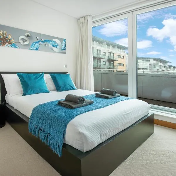 Contemporary Penthouse in Battersea Power Station, hotel in London