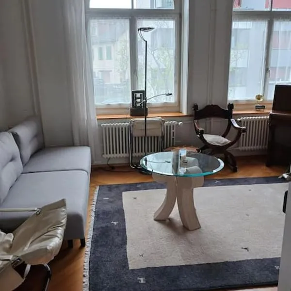 Charmante Jugendstilwohnung mit Tiefengaragenplatz、ザンクト・ガレンのホテル