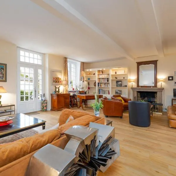 Splendide maison de maître à 50m du port et 100m de la plage, מלון בברפלר