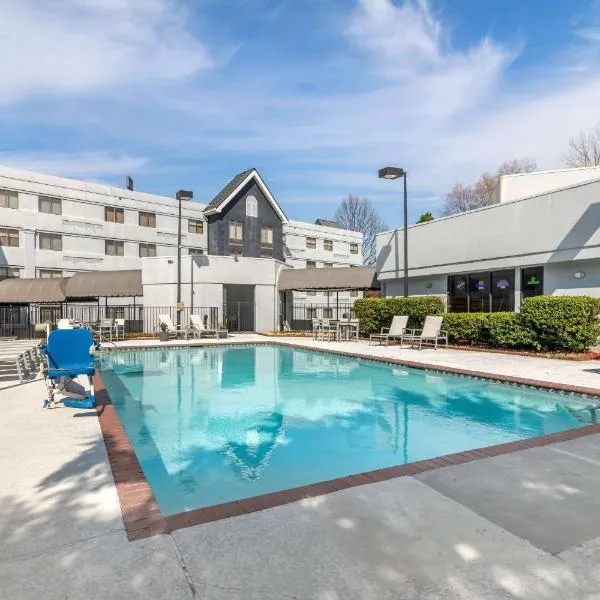 カントリー イン＆スイーツ - アトランタ エアポート サウス（Country Inn & Suites by Radisson, Atlanta Airport South, GA）、アトランタのホテル