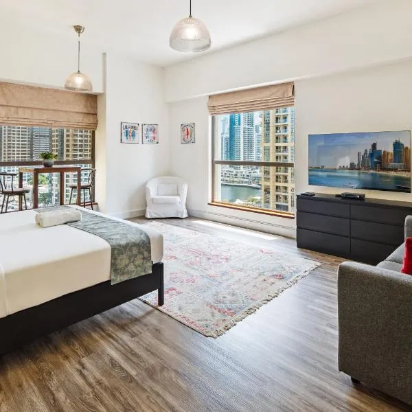 La Buena Vida Holiday Homes - Deluxe, very spacious 5 Bedroom plus maidroom in Best location of JBR, Near to Beach, Marina and Tram station, hotel in Dubai