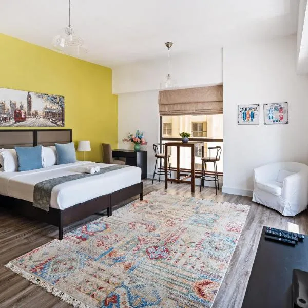 La Buena Vida Holiday Homes - Deluxe, very spacious 5 Bedroom plus maidroom in Best location of JBR, Near to Beach, Marina and Tram station, hotel in Dubai