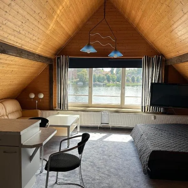 Ferienwohnung Insel Malchow mit eigenem Bootsanleger, hotel v mestu Malchow