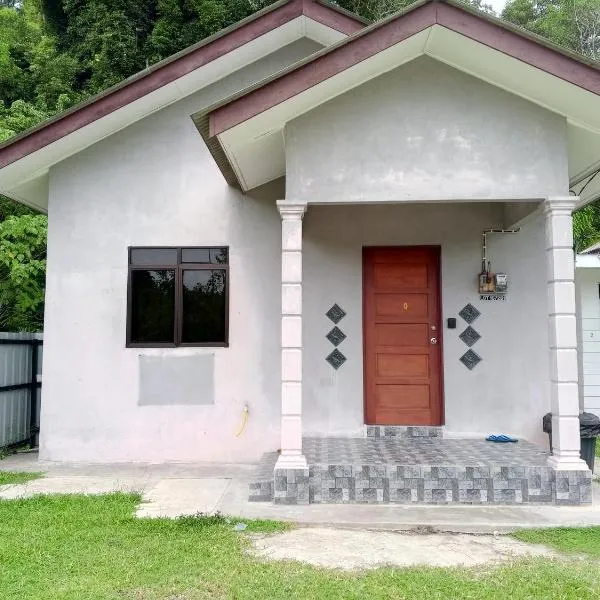 Homestay Idaman B B with 2 room aircond 2 Quen Bed and Not Sharing Room -Privacy, hotel v destinaci Kuala Terengganu