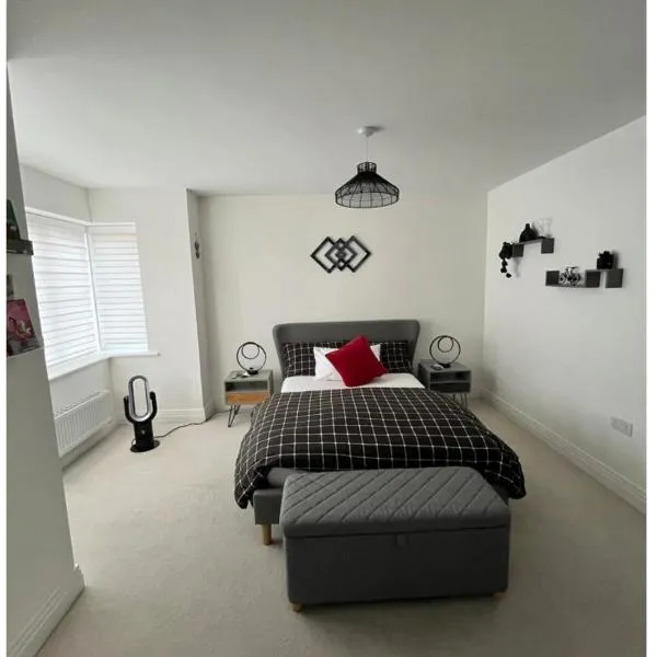 Bedroom in West Sussex with locks,Private Bathroom & Free Parking, hotel v destinaci Pulborough