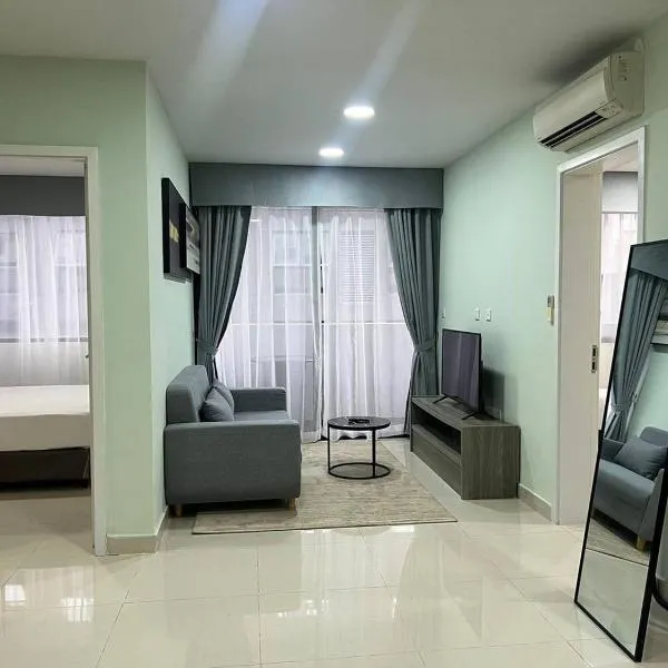 The Bridge Residence, Multi-Apartment by Emma, hotel in Phnom Penh