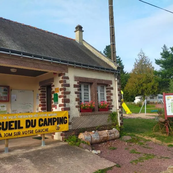 Camping Le Val Aux Fées - Brocéliande, hotel v destinaci Concoret