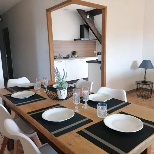 Gîte La Meule 3 chambres 2e étage, hotel v destinaci Poligny
