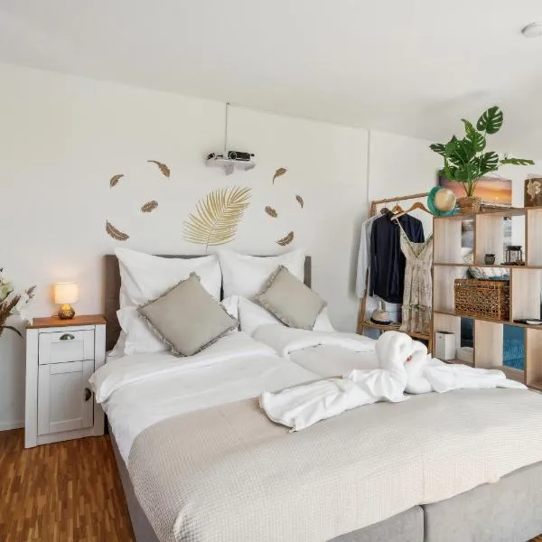 Business I Family Apartment I 1-4 Personen - Aare Blick, nahe Altstadt I Beamer - 99" Leinwand I Terrassen Lounge und Parkplatz、ブルックのホテル