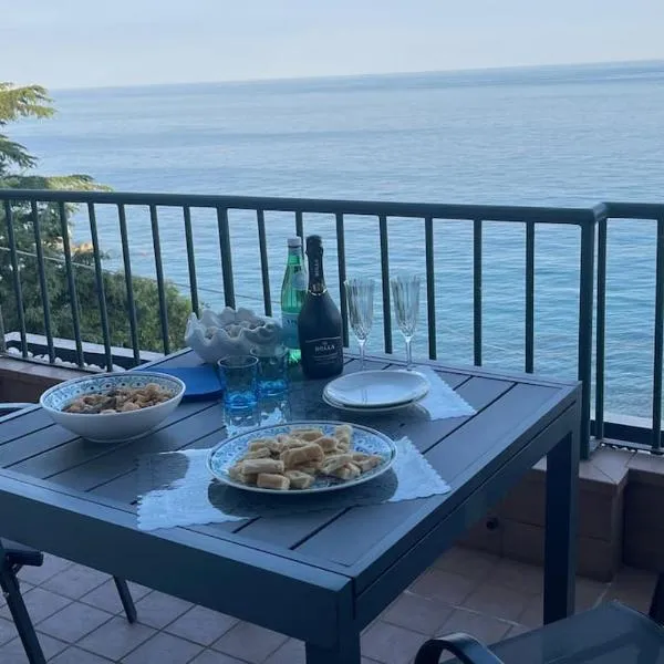 Varazze में, होटल -Terrazza Sul Mare- & Parcheggio Privato