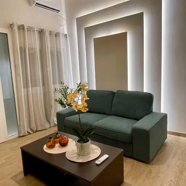 Emerald Luxury Apartments - ATH Airport, hotel in Spáta