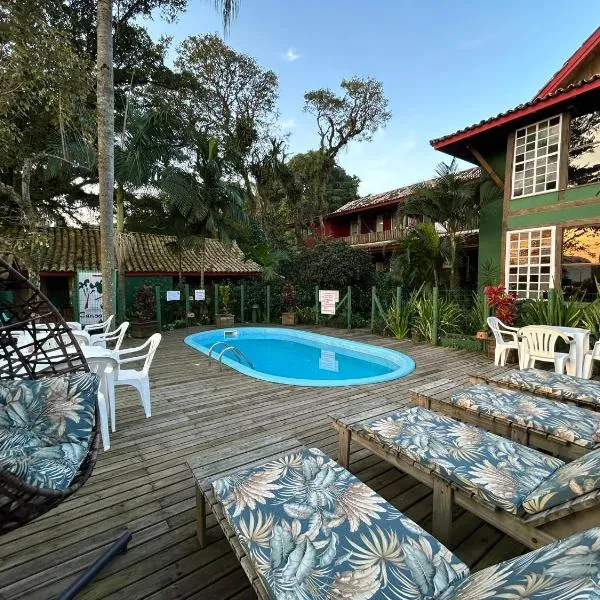 Pousada Canoa Azul na Praia da Ferrugem, hotel in Garopaba