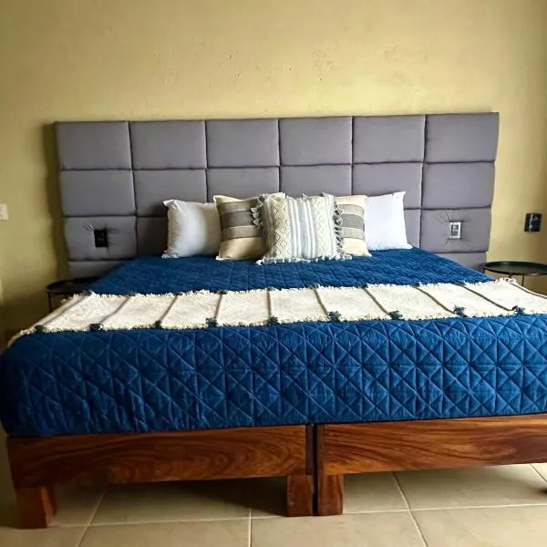 Lolitas Suites 304, hotel v destinaci Zihuatanejo