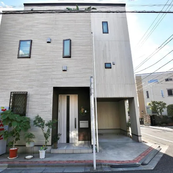 アキラ商事, hotel v Tokiu