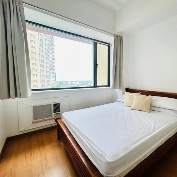 Budget Family Room at Ace Suites by the Famous Indoor Water Spa, ξενοδοχείο στη Μανίλα